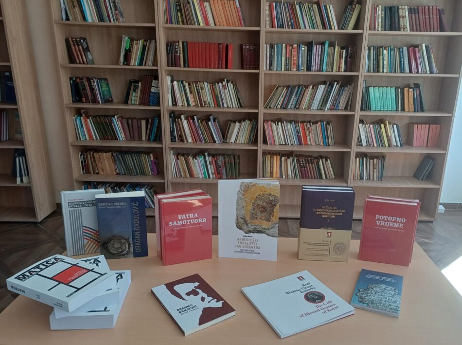 Vrijedna donacija knjiga od Matice crnogorske